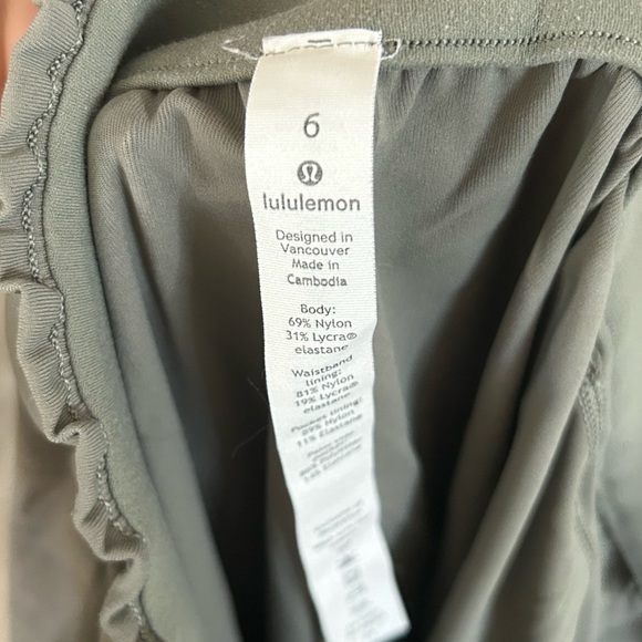 Lululemon 7/8 Stretch Pant - Green Sage - Size 6 - Picture 3 of 3